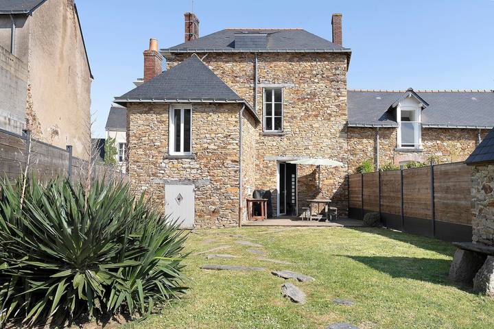 Gîte pour 12 personnes, avec Jacuzzi ainsi que Jardin et Vue sur le lac
