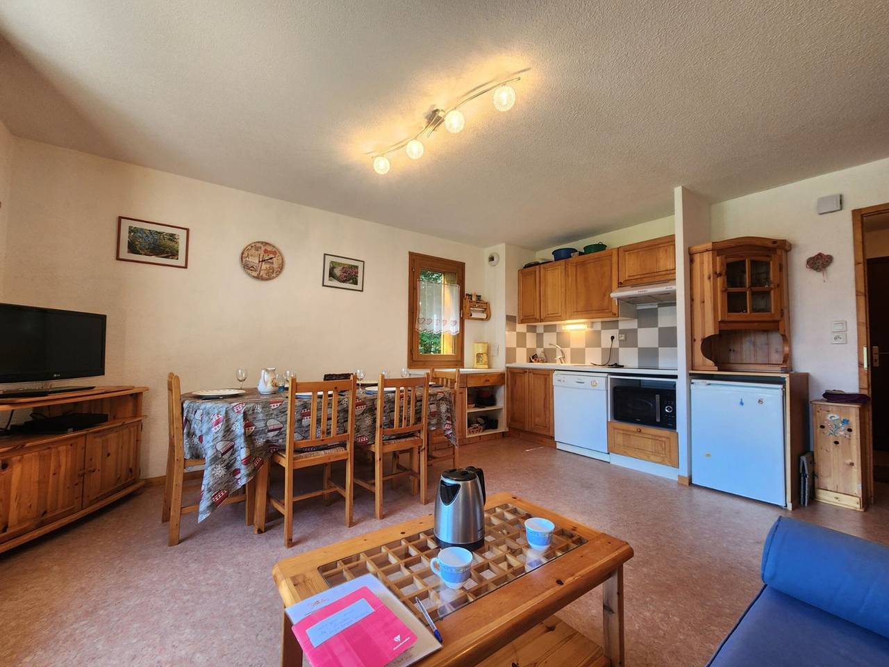 Apartamento entero, Tranquilo T3 en Samoëns, cerca del centro, Wifi, aparcamiento privado in Samoëns, Region Bonneville