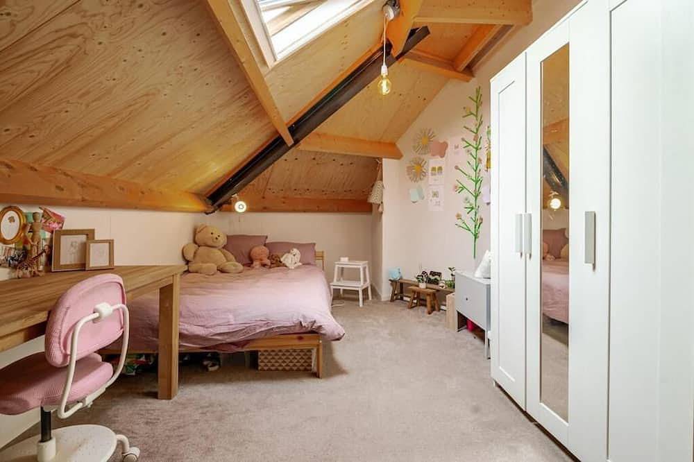 Spacious house with garden and free parking near Gouda center in Gouda, Groene Hart