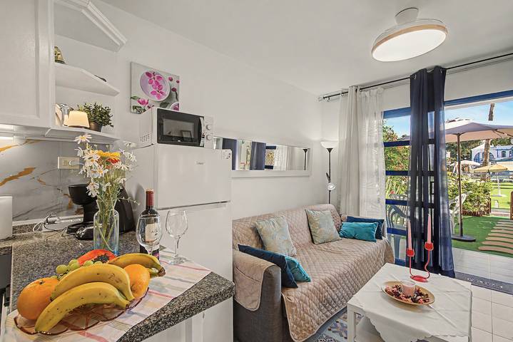 Casa Romantico - Playmar con piscina comunitaria, terraza privada y Wi-Fi in Maspalomas, San Bartolomé de Tirajana