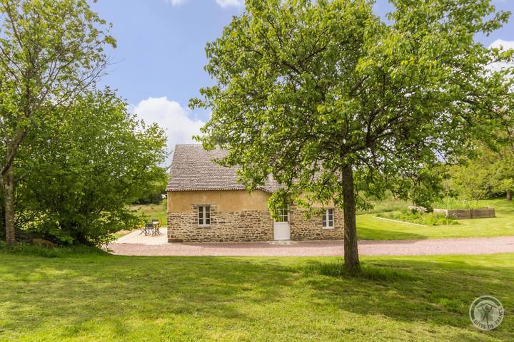 Gîte pour 5 personnes, avec terrasse et jardin dans Saint-Ébremond-de-Bonfossé - 2