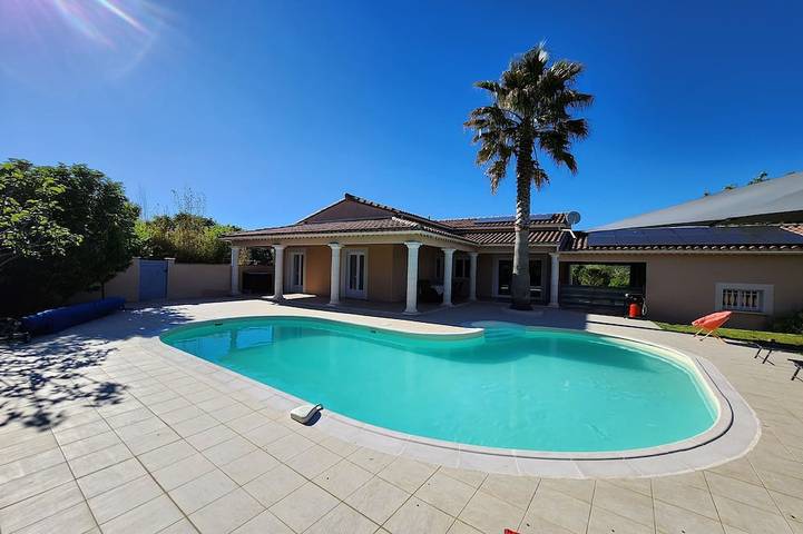 Location de vacances pour 8 personnes à Vallérargues