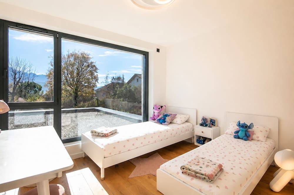 Gorgeous 4-bedroom house with Ac in charming Bernin France in Bernin, Isère