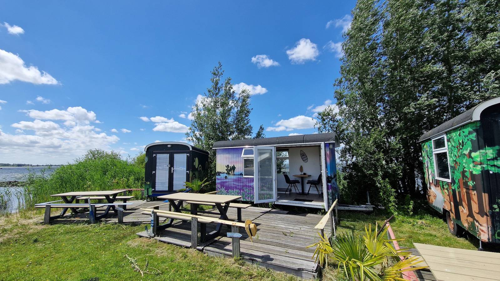 Marina Parcs — Tiny wagon 2 persoons (Nr 1-6) met stapelbed in Nederlandse kust