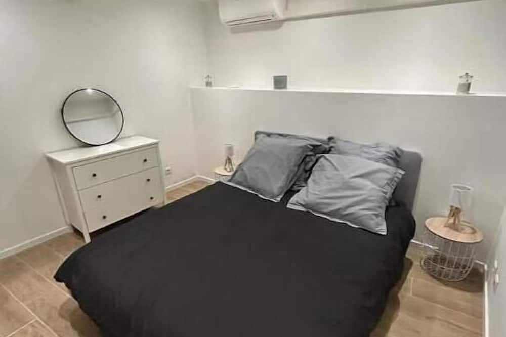 Entire apartment, In the heart of the village in Malaucène, Parc naturel régional du Mont-Ventoux