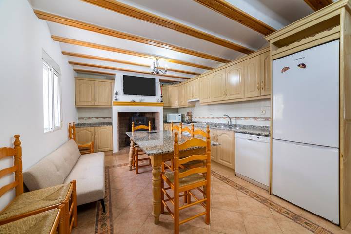 Holiday Home 'Casa Rural Las Cales' with Mountain View, Private Pool and Wi-Fi in Vélez-Rubio, Cordillera Penibética