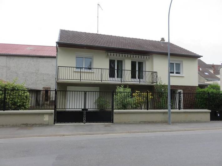 Location de vacances pour 5 personnes, avec Balcon et Terrasse ainsi que Jardin et Vue à Damery