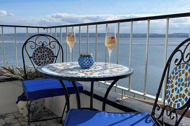 Apartment for 2 people, with Balcony and Pool in Wirral