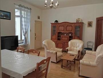 Location de vacances pour 10 personnes, avec terrasse et jardin à Saint-Jean-d'Angély