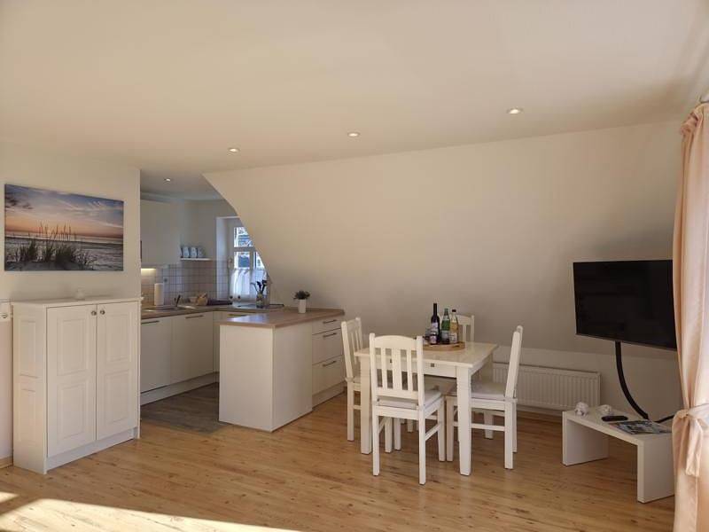 Ganze Wohnung, Haus Küstenwind – Urlaub zu zweit im Obergeschoss und 2 Balkonen in Wyk auf Föhr (Stadt), Wyk auf Föhr