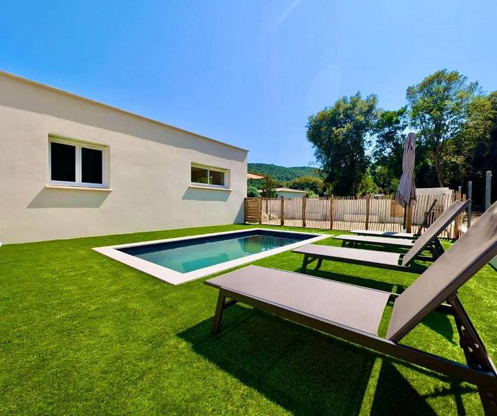 Location de vacances pour 6 personnes, avec jardin et piscine, animaux acceptés à Serra-di-Fiumorbo - 2