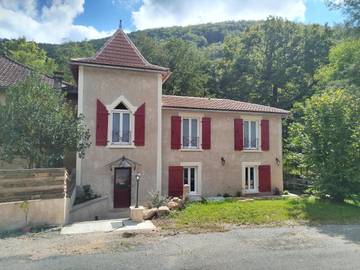 Gîte pour 8 personnes, avec jardin, animaux acceptés à Saint-Céré