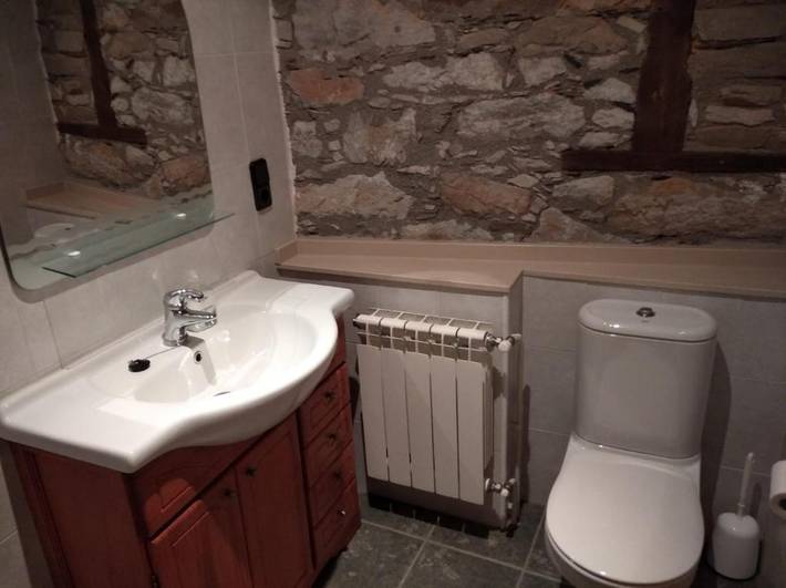 Casa de huéspuedes para 10 personas, con balcón en El Bierzo - 4