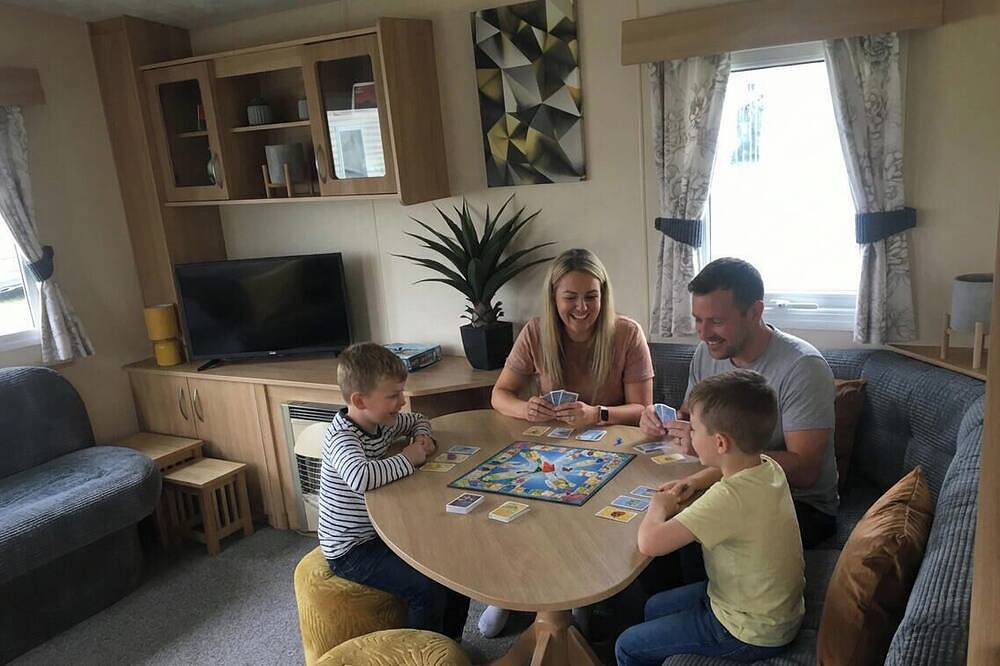 2 bed 6 berth en suite caravan Towyn in Towyn, Conwy region