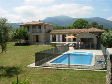 Chambre d’hôte pour 3 personnes, avec vue ainsi que piscine et jardin à Venzolasca
