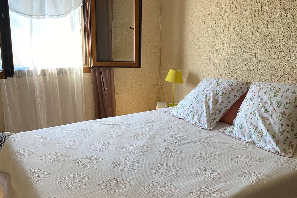 Pretty village house, 2 min walk from Esparron de Verdon lake (2-4 pers) in Esparron-de-Verdon, Regionaler Naturpark Verdon