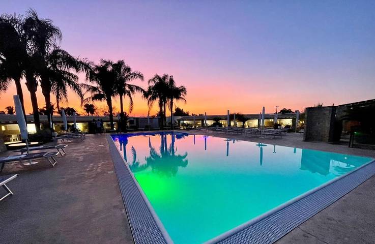 Appartamento per 2 persone, con Balcone e Idromassaggio nonché Giardino e Piscina a Galatina