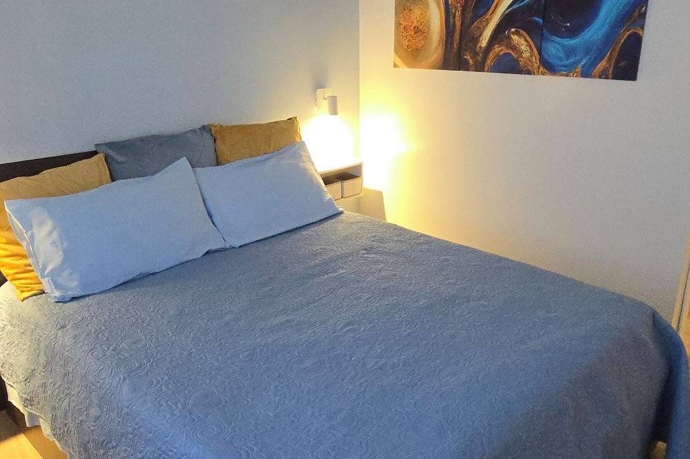 Ganze Wohnung, Jungle Sunshine Apartment new one-bedroom apartment with balconies, view and wifi, downtown area in Alessandria, Alessandria (Gemeinde)