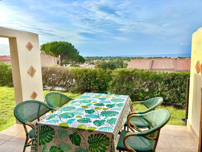 Appartement de vacances pour 4 personnes, avec jardin ainsi que vue et balcon