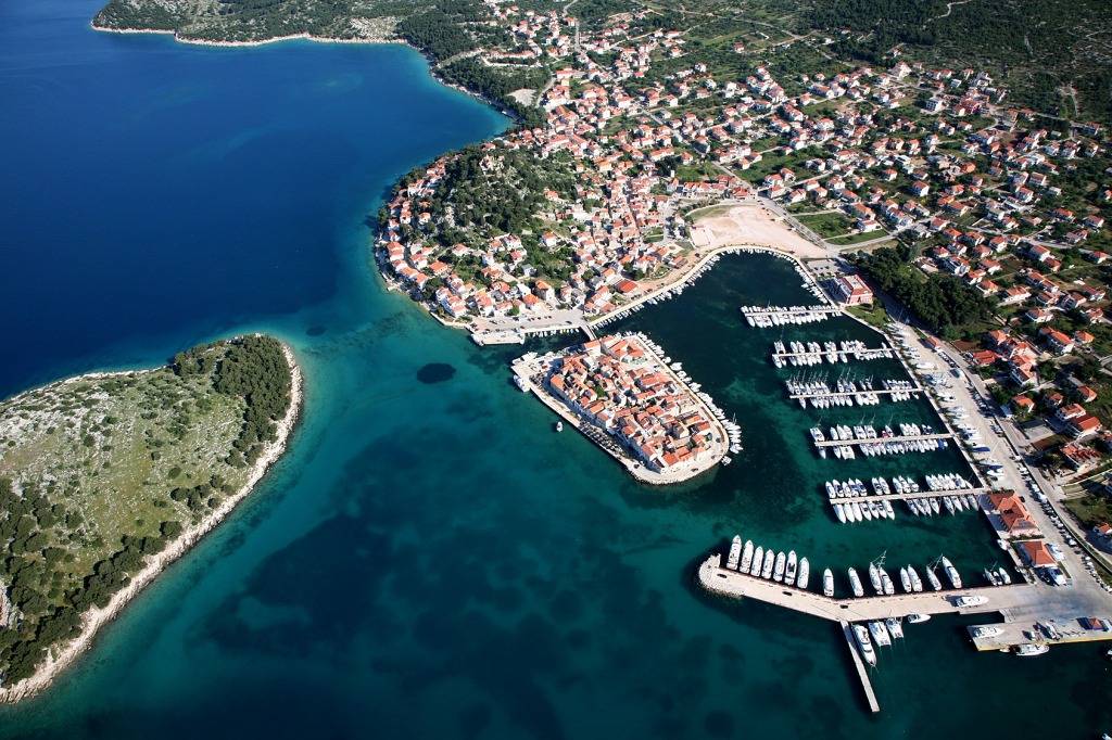 Ganze Wohnung, Ferienwohnung in Tribunj mit Meerblick, Terrasse, Klimaanlage, W-Lan (68-2) in Tribunj, Šibenik-Knin