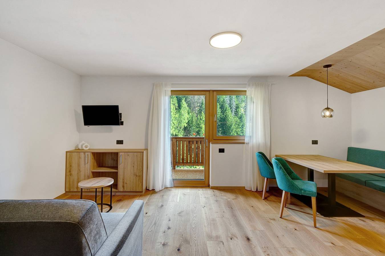 Ganze Wohnung, Ferienwohnung 'Lü Da Plazores Falc' mit Bergblick, Gemeinschaftsgarten und Wi-Fi in Pieve di Marebbe, Enneberg