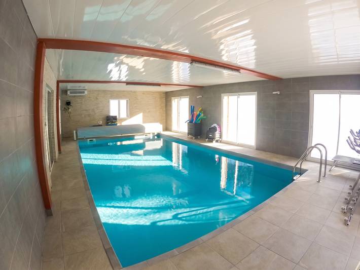 Chalet pour 16 personnes, avec Terrasse ainsi que Jardin et Piscine dans la Loire - 3
