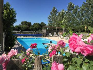 Gîte pour 6 personnes, avec jardin ainsi que piscine et vue à Hanc