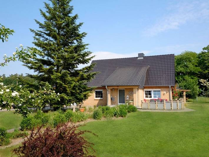 Ferienhaus für 4 Personen, mit Terrasse und Garten in Zurow