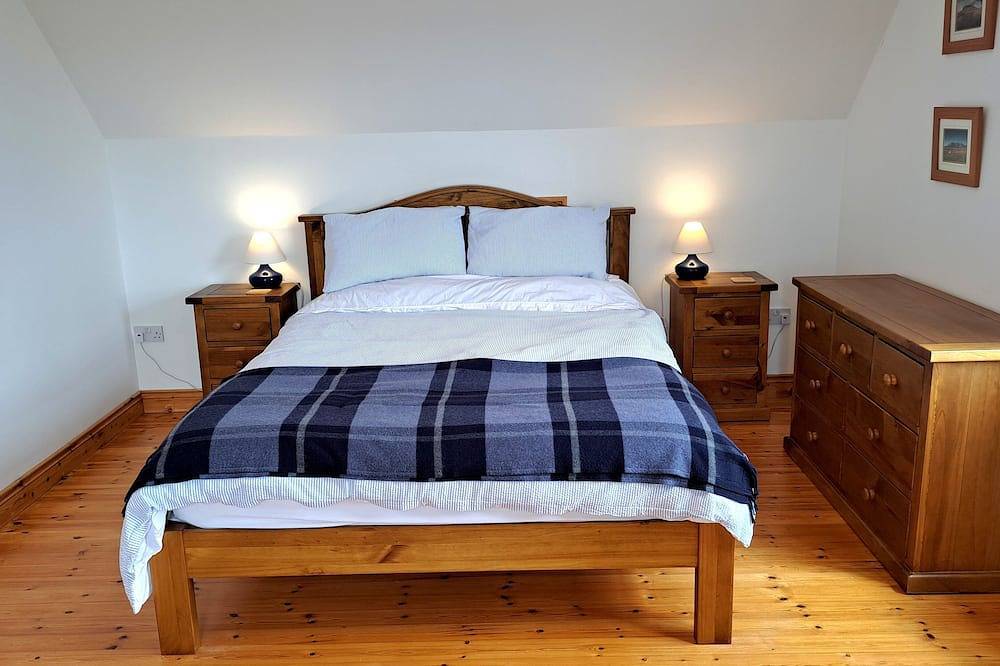 Luxury Connemara Cottage With Panoramic Views Of The Sea And Mountains in Connemara