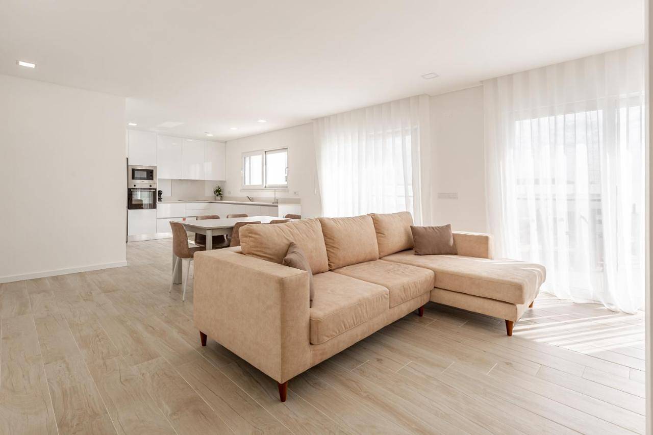 Three-Bedroom House in Santa Bárbara, Lissabon Distrikt