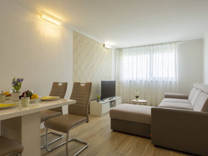 Ferienwohnung für 4 Personen, mit Balkon und Seeblick am Balaton