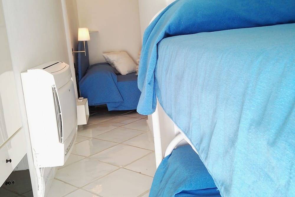 Entire apartment, The small castle of the Moors, swimming pool, access to sea, lift, parking lot in Amalfi Coast