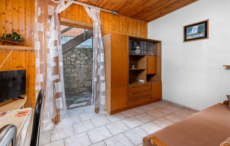 Ganze Ferienwohnung, Apartment am Meer mit WLAN, Terrasse und Parkplatz – 700 m zum Strand in Sveti Juraj, Naturpark Velebit