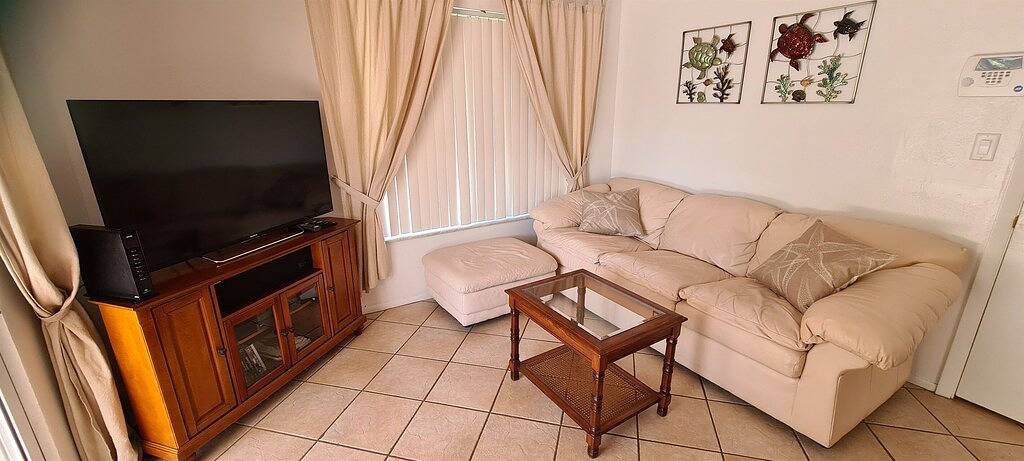 Cozy Port St Lucie getaway. Lanai Plus Private Heated Pool & Private Gardens in Port St. Lucie, St. Lucie County