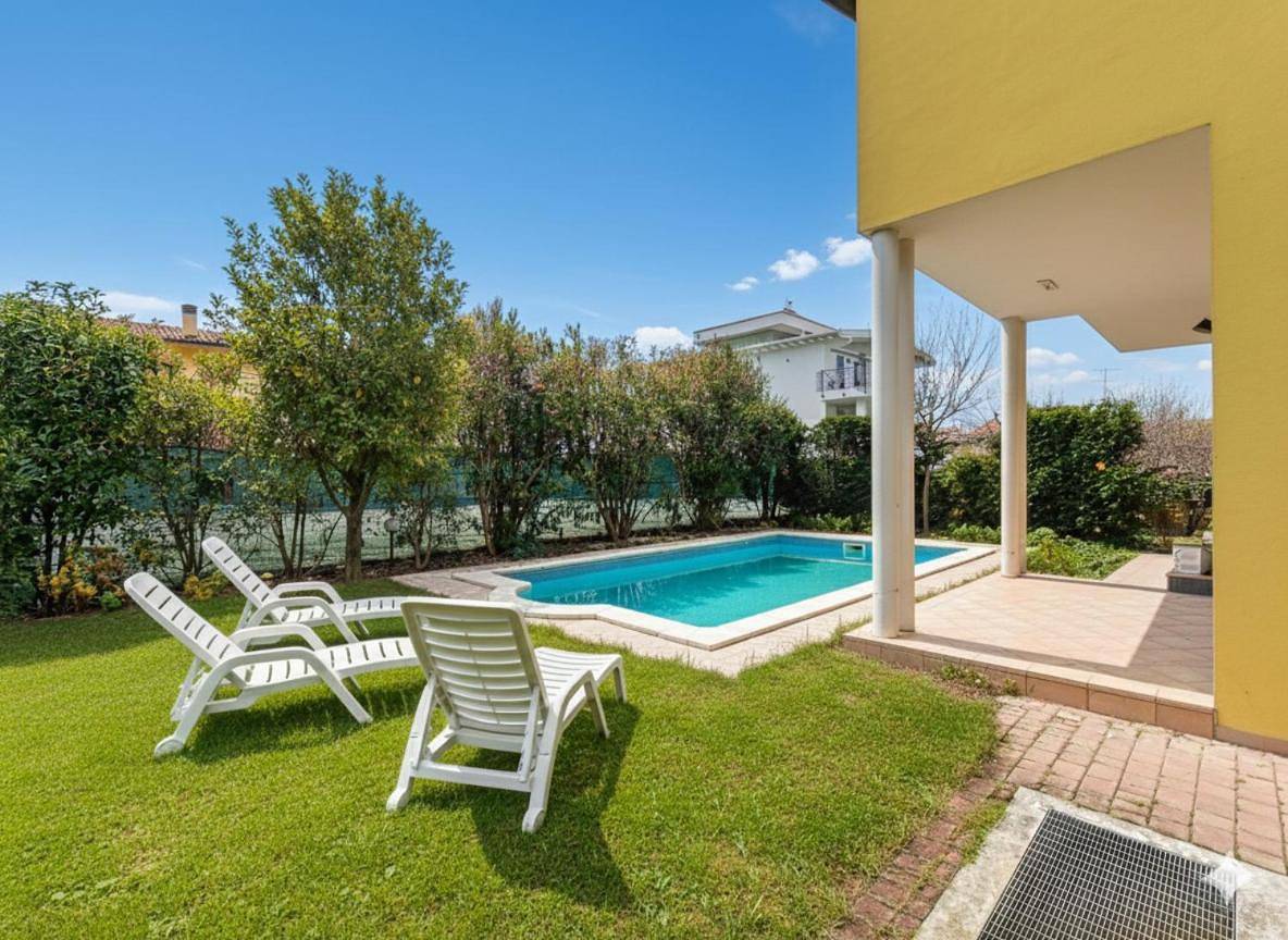 Villa Garda Harmonia - pool, garden - lake by feet in Rivoltella del Garda, Desenzano del Garda