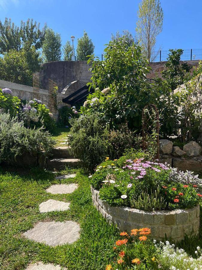 Hidden Gem near city center- garden, outdoor kitchen, sauna in Πόρτο, Porto District
