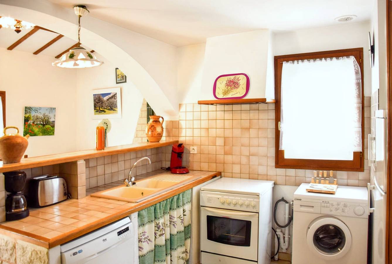 Maison confortable à La Roche-sur-le-Buis avec piscine partagée in La Roche-sur-le-Buis, Région de nyons