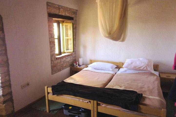 Traditional Istrian stone farmhouse with private pool. Secure & secluded garden. in Vabriga, Tar-Vabriga