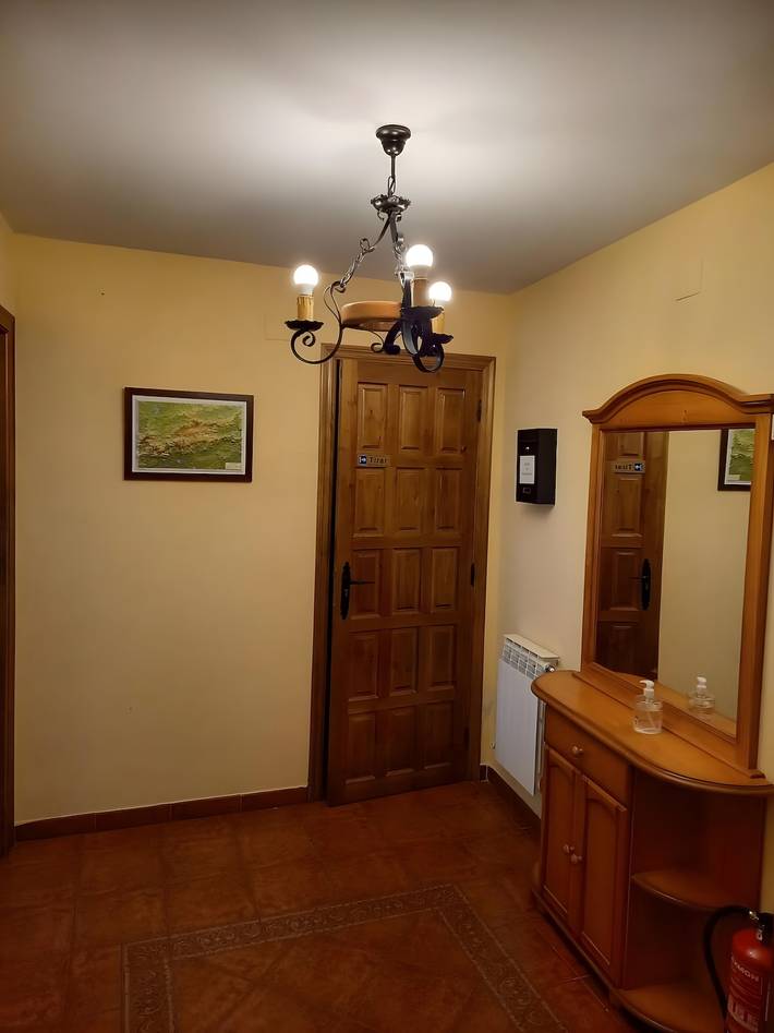 Maison de campagne 'Casa Rural La Cerra' avec vue sur la montagne, jardin partagé et Wi-Fi in Navalguijo, Navalonguilla