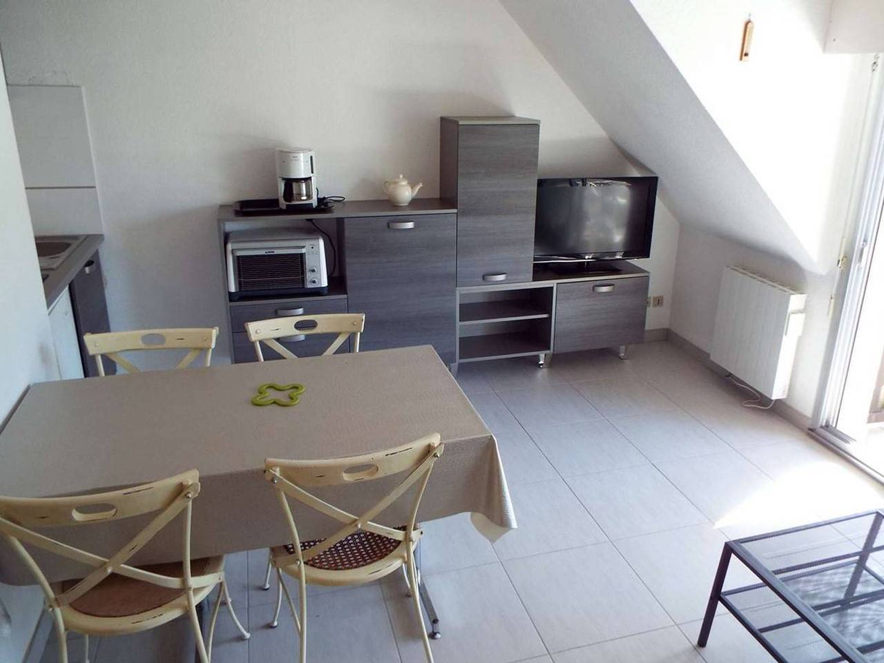 Entire apartment, Duplex moderne à 300m de la plage de Carnac - 6 pers, balcon, Bbq, parking in Carnac Plage, Carnac