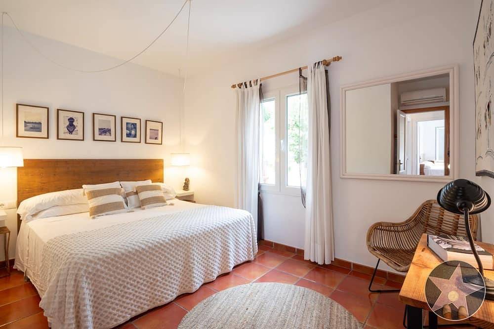 Villa con encanto, piscina privada 97m2, Wifi, aire F/C , 10 minutos a pie playa in Punta Prima, Sant Lluís