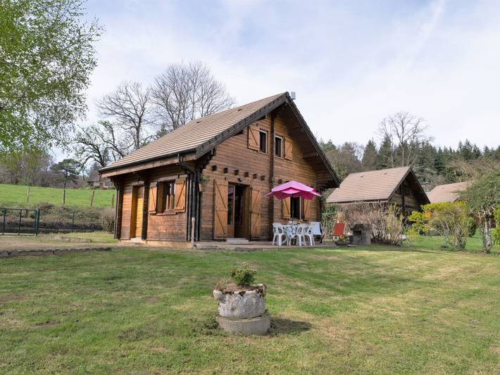 Maison de vacances pour 5 personnes, avec Terrasse ainsi que Jardin et Vue sur le lac en Corrèze
