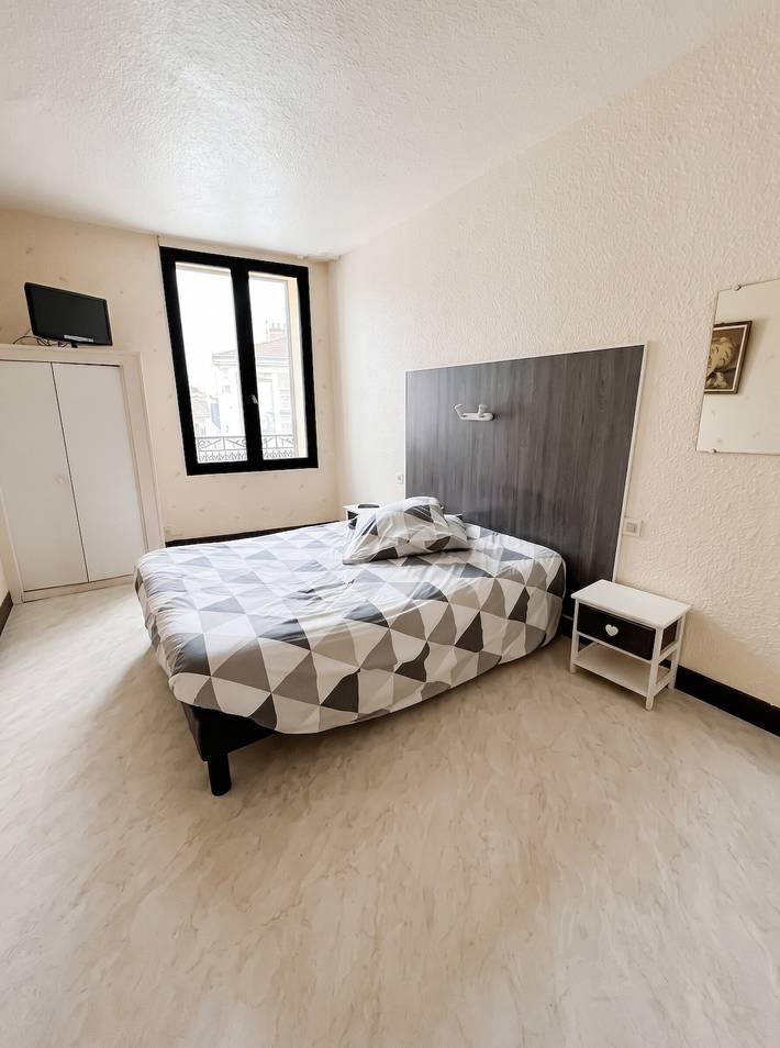 Appartement entier, Appartement accueillant à Néris-les-Bains - 35 m², terrasse agréable in Néris-les-Bains, Région de Montluçon