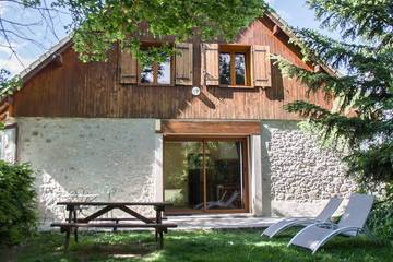 Gîte pour 10 personnes, avec jacuzzi et jardin à Chabottes