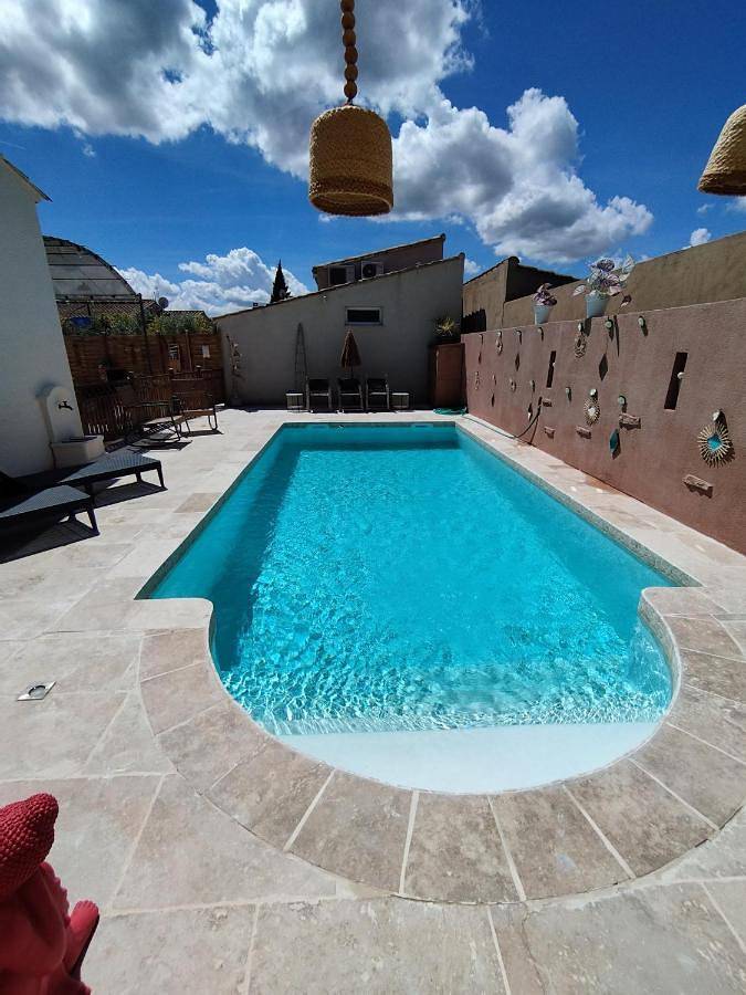 Location de vacances pour 2 personnes, avec vue ainsi que terrasse et piscine à Boulbon - 3