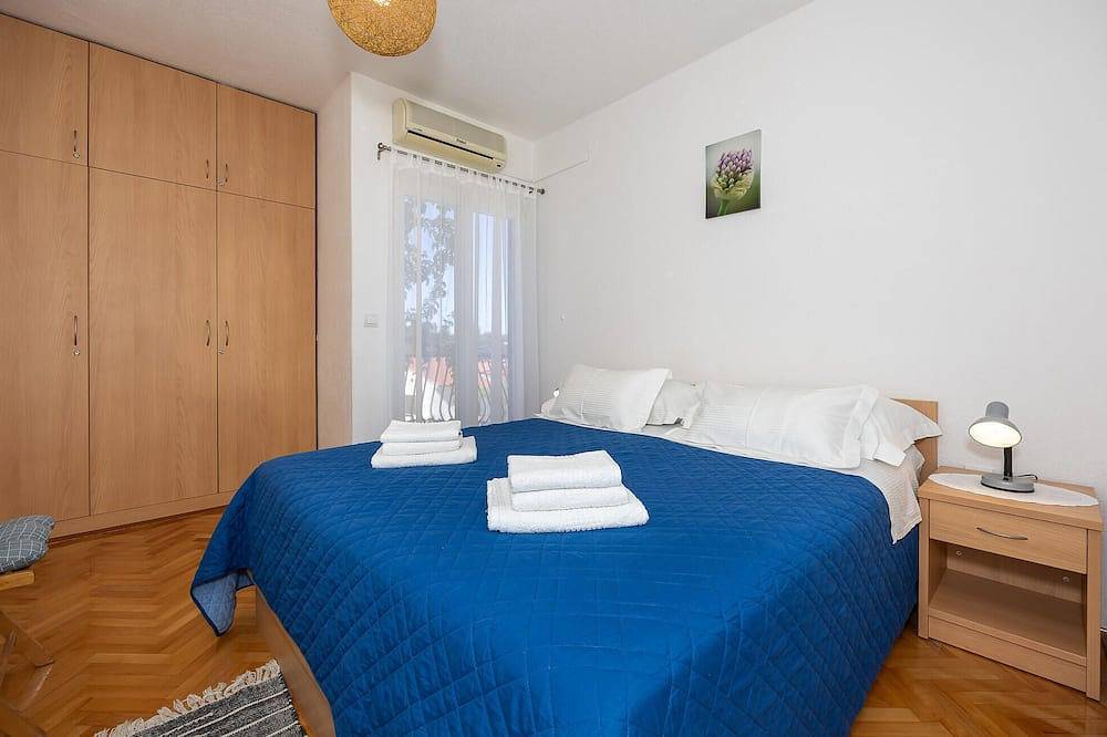 Beautiful home in Makarska with kitchen in Makarska, Makarska Riviera