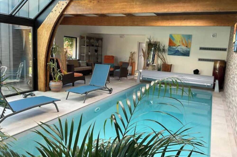 Villa avec piscine intérieure, à 50m de la plage in La Forêt-Fouesnant, Côte de Cornouaille