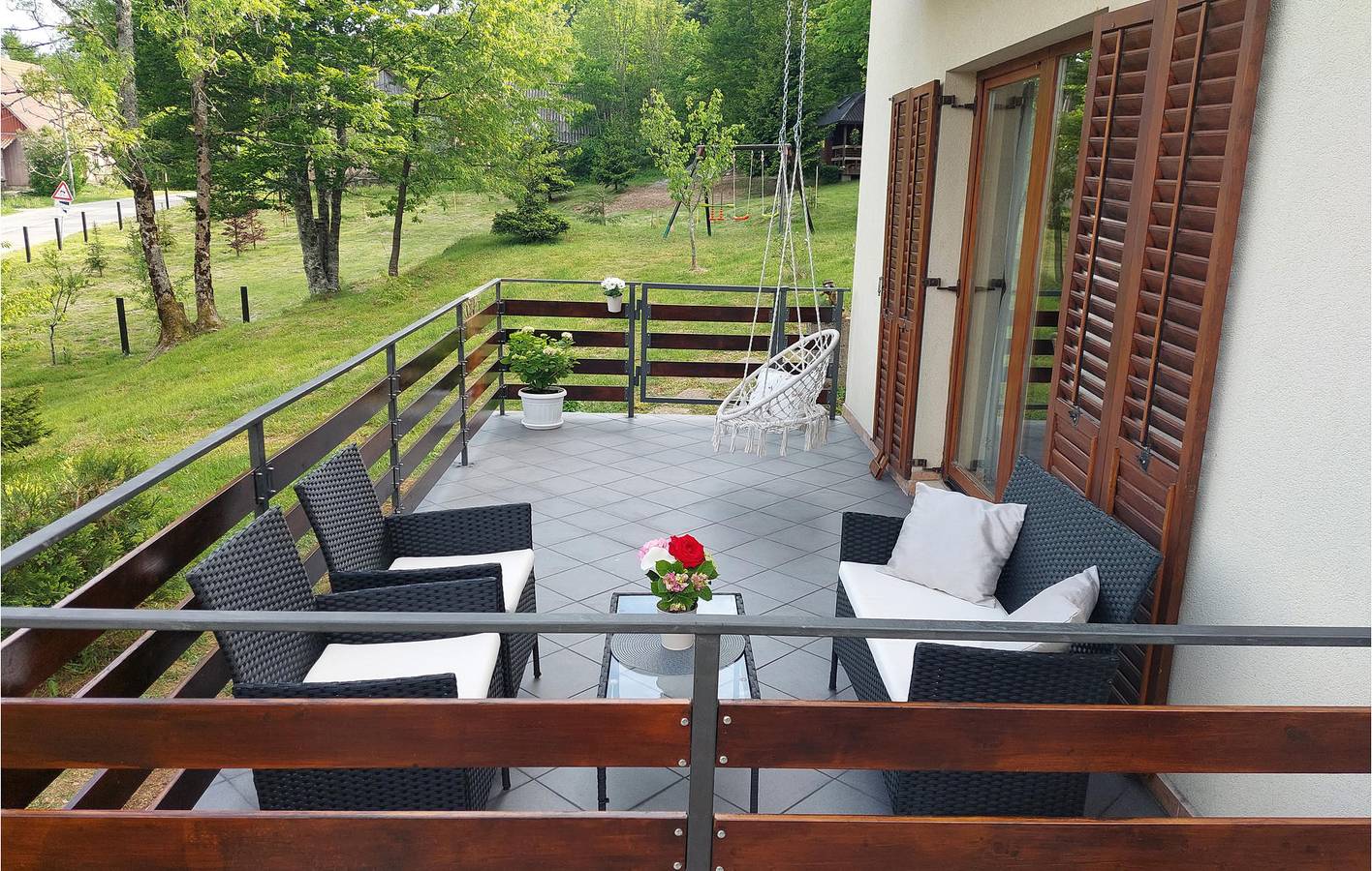 Gemütliche 1-Zimmer-Wohnung mit Terrasse und Parkplatz in Delnice, Primorje-Gorski Kotar