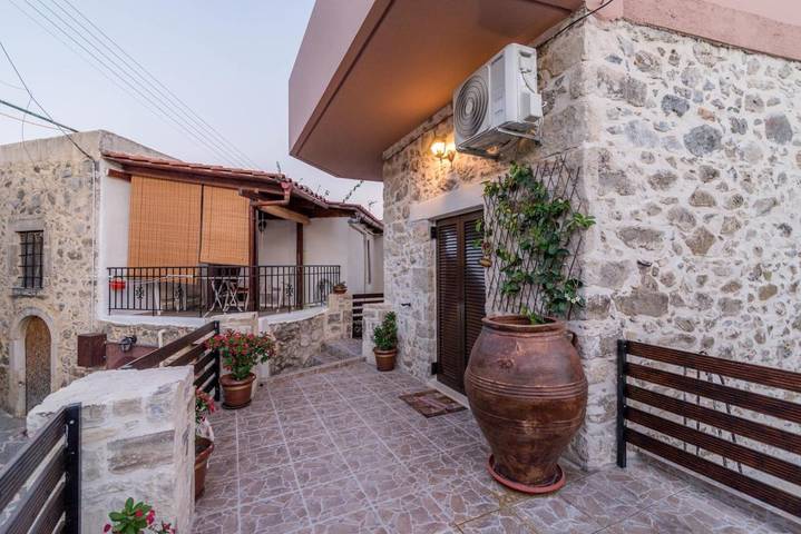 Location de vacances pour 4 personnes, avec Balcon et Terrasse ainsi que Jardin et Vue ó Zarós - 2