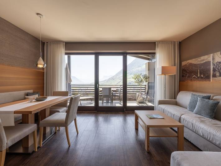 Ferienwohnung für 4 Personen, mit Whirlpool und Balkon sowie Garten in Algund